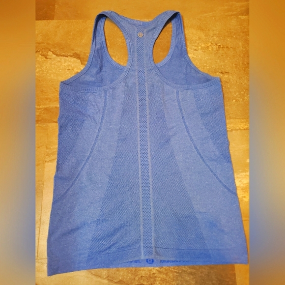 Lululemon Run: Swiftly Tech Racerback. Heathered Lullaby (blue / purple). Size 8 - Picture 7 of 14